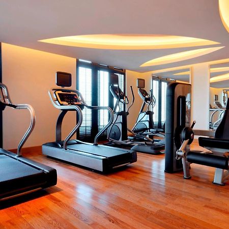 マリオット エグゼクティブ アパートメンツ ドバイ アル ジャダフ エクステリア 写真 The gym at the W Hotel in Dubai