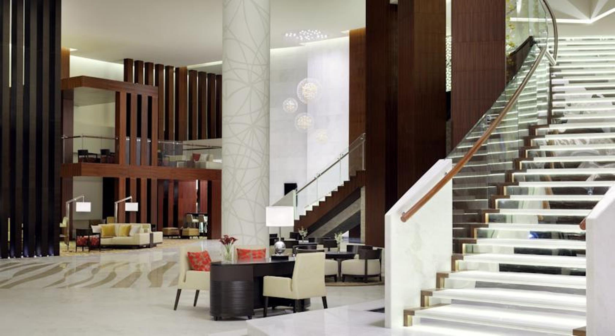 マリオット エグゼクティブ アパートメンツ ドバイ アル ジャダフ エクステリア 写真 The lobby of the Ritz-Carlton, DIFC