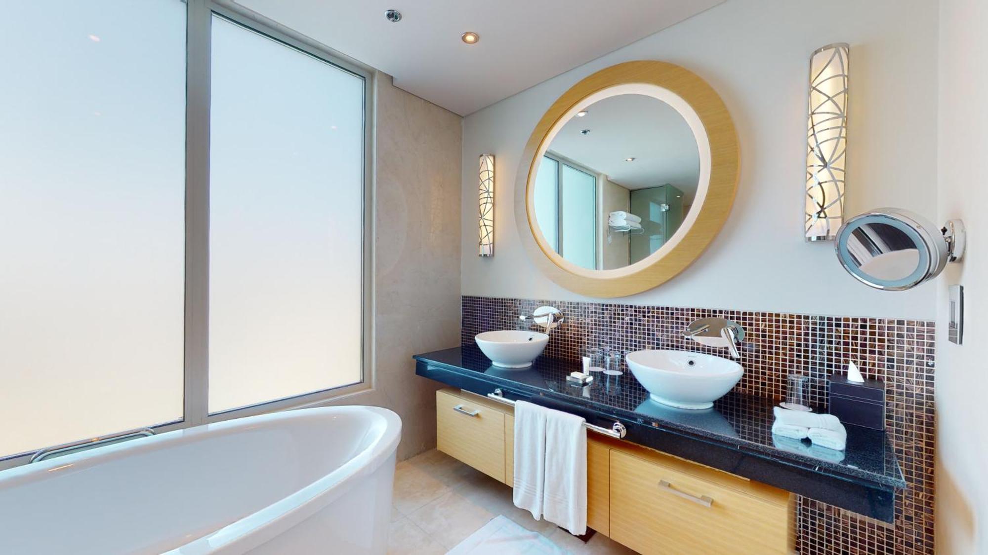 マリオット エグゼクティブ アパートメンツ ドバイ アル ジャダフ 部屋 写真 Bathroom