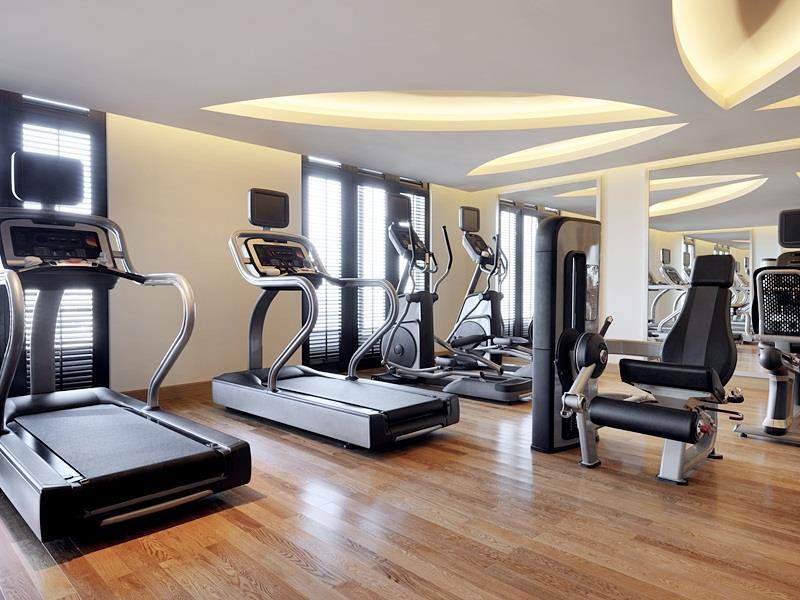 マリオット エグゼクティブ アパートメンツ ドバイ アル ジャダフ エクステリア 写真 The gym at the hotel