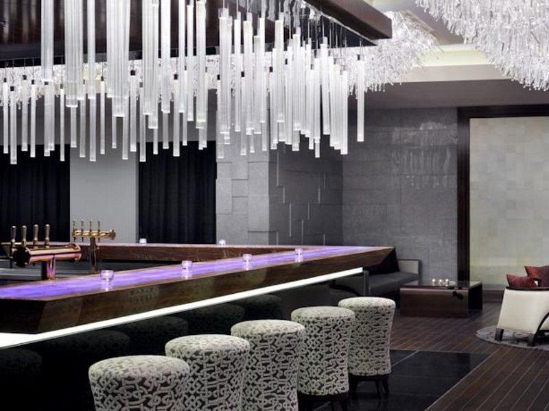 マリオット エグゼクティブ アパートメンツ ドバイ アル ジャダフ エクステリア 写真 The bar at the W Hotel