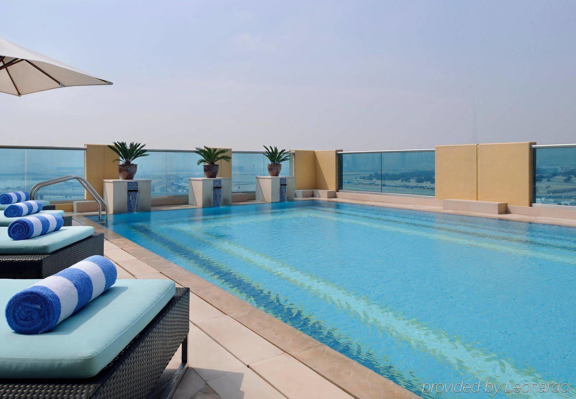 マリオット エグゼクティブ アパートメンツ ドバイ アル ジャダフ エクステリア 写真 Rooftop pool
